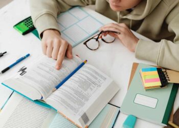 Jovem Aprendiz: Quem pode participar, quais são os direitos e como funciona o programa