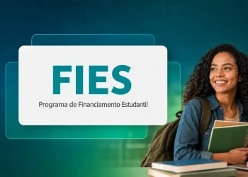 Estudante negra olhando quadro escrito FIES