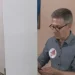 Romeu Zema utiliza celular na cabine de votação (Crédito: GloboNews)